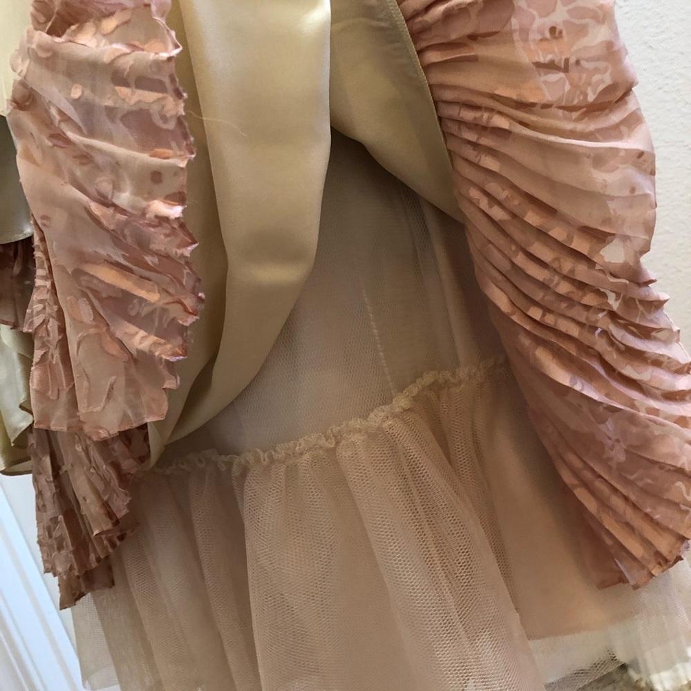 BETSEY JOHNSON Ruffle flower Dress - Picture 5 of 8